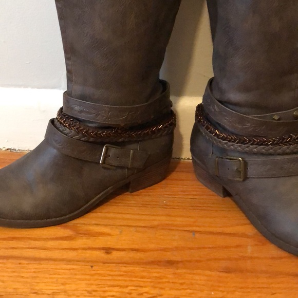 Tall boots - Picture 2 of 6